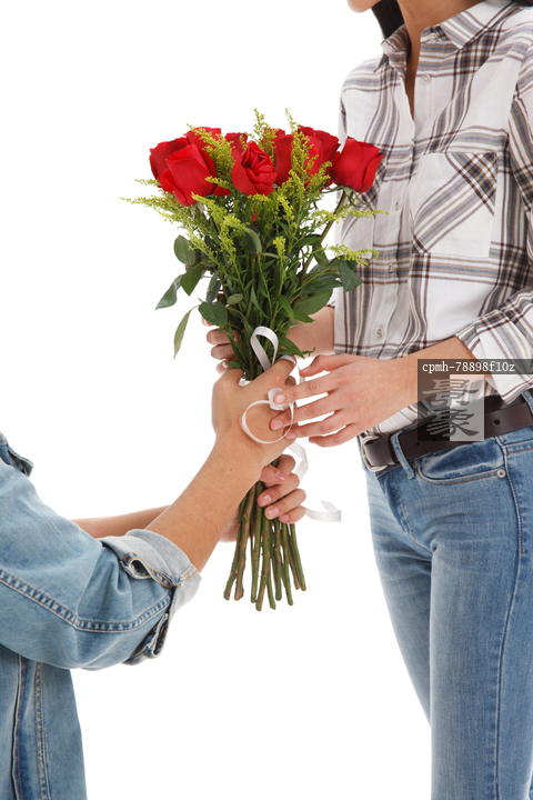 图片标题:     青年男人给青年女人送花 图片编号:     cpmh-78898f10